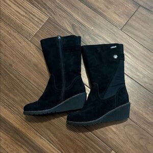 Khombu Black Wedge Boots